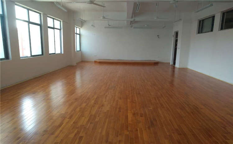 **的NBA籃球場(chǎng)木地板造價(jià)