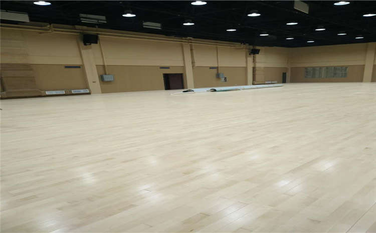 學(xué)校乒乓球館木地板**是多少錢(qián)？