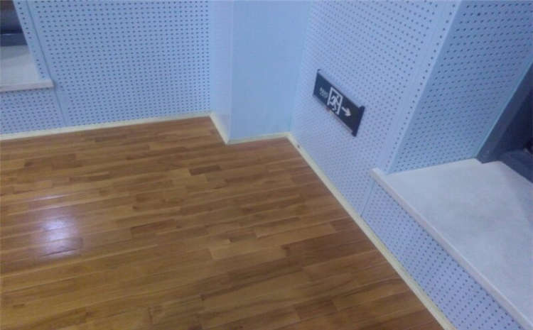 22厚籃球館木地板造價(jià)是的多少？