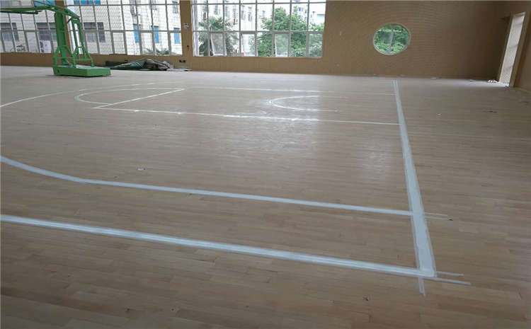 松木運動體育地板造價是的多少？