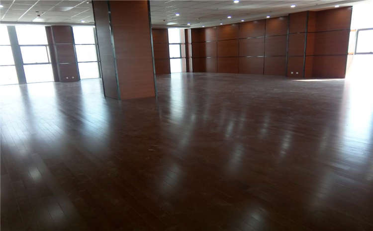 拼接板實(shí)木運(yùn)動(dòng)地板廠家去哪找？