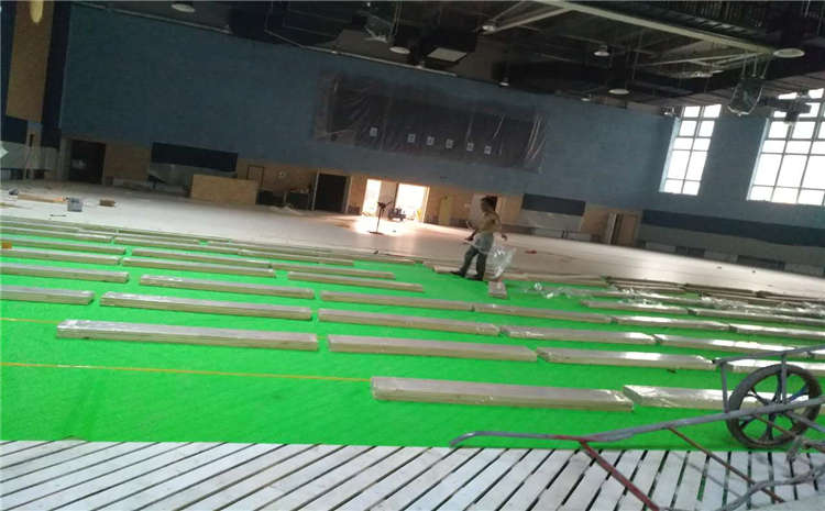 柞木舞臺木地板多少錢一平米？