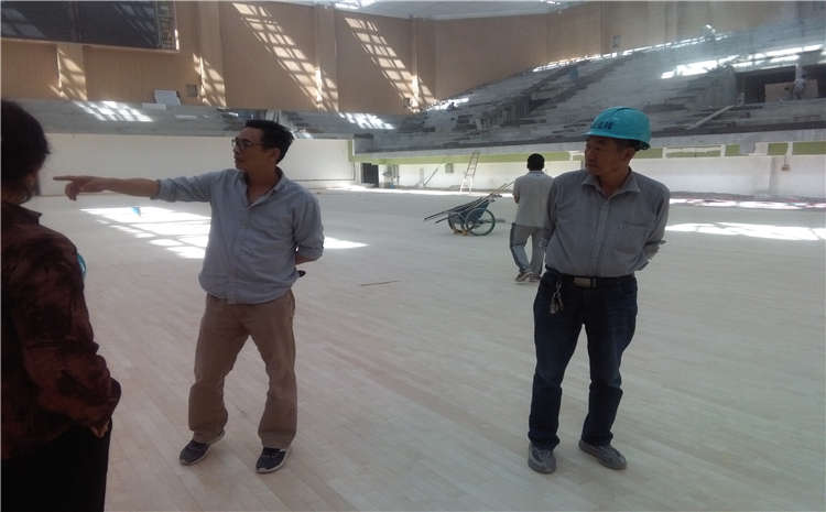 柞木風(fēng)雨操場運(yùn)動地板怎么翻新？