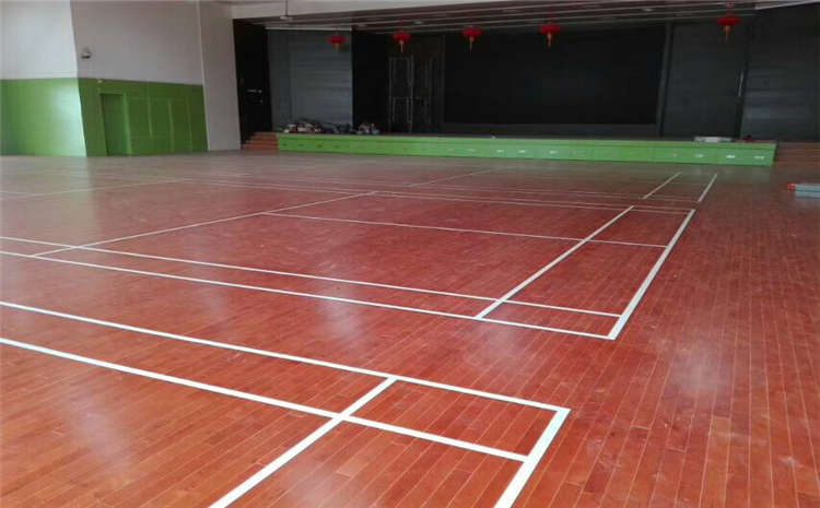 五角楓運(yùn)動(dòng)體育地板多少錢一平米？