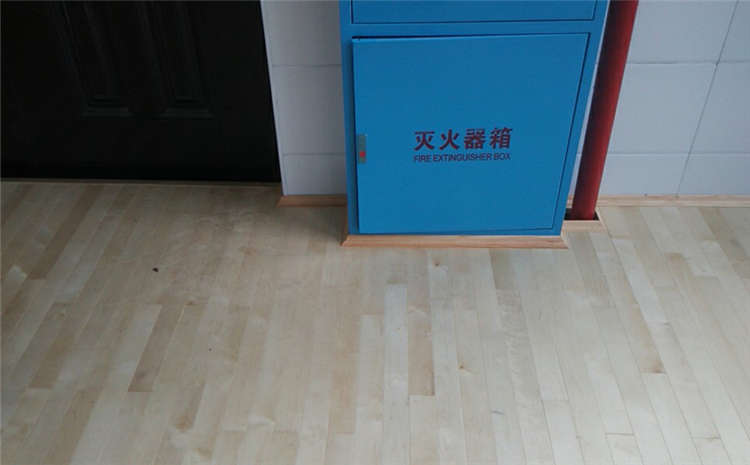 俄勒岡松體育運(yùn)動地板怎么翻新?