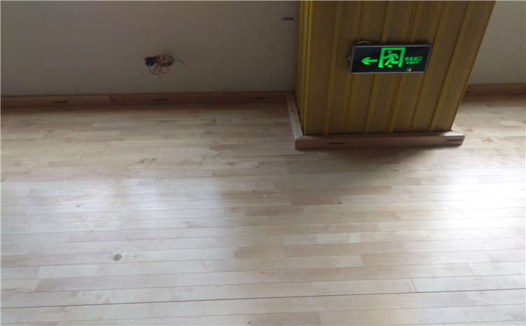 俄勒岡松籃球場(chǎng)地木地板怎么維修？