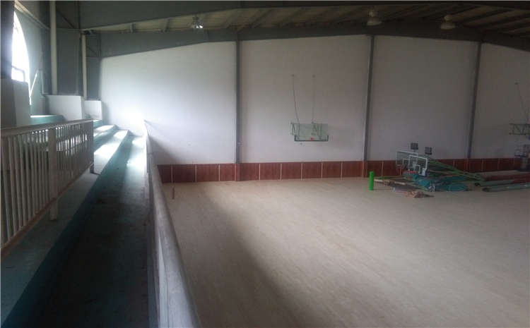 五角楓風(fēng)雨操場(chǎng)運(yùn)動(dòng)地板市場(chǎng)價(jià)格表