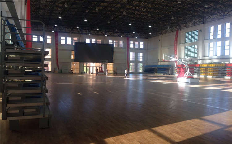 24厚籃球館木地板一般多少錢？