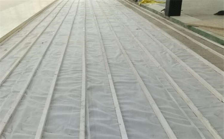 俄勒岡松羽毛球館木地板價(jià)格是多少錢(qián)？