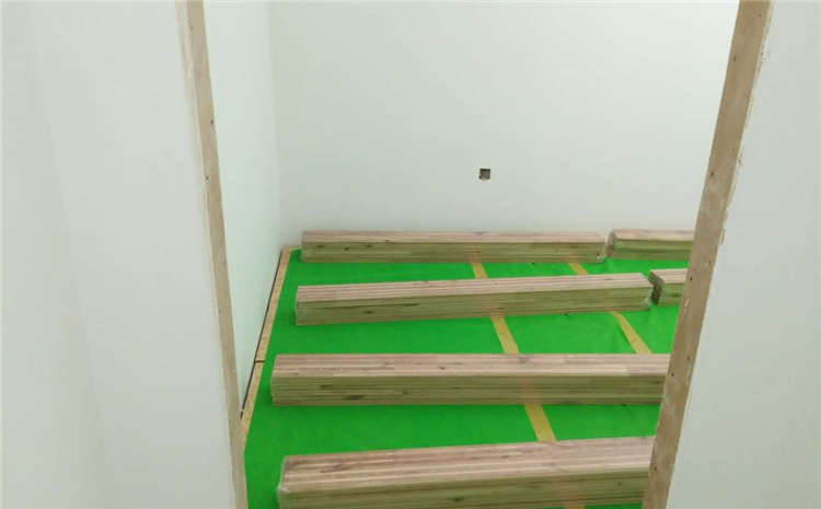 五角楓實(shí)木運(yùn)動(dòng)地板價(jià)格