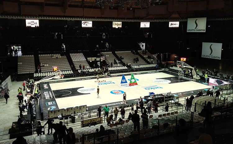 實(shí)木運(yùn)動(dòng)地板鋪裝細(xì)節(jié)