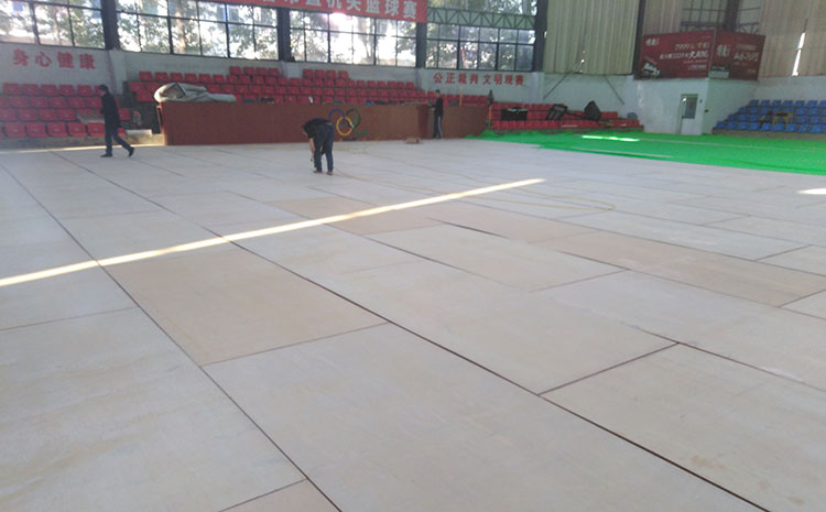 拼接板體育館實(shí)木地板哪個(gè)品牌好？