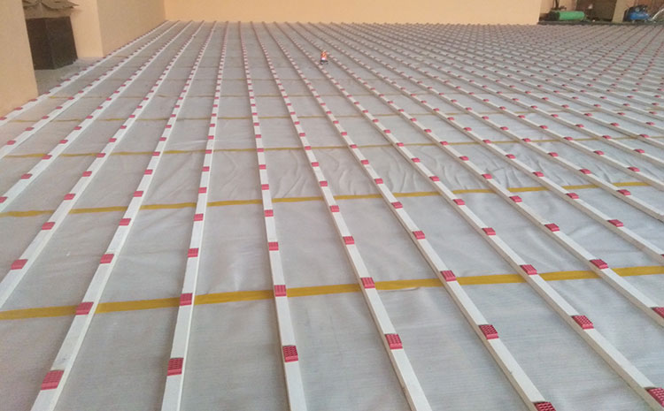 學(xué)?；@球場木地板主輔龍骨結(jié)構(gòu)