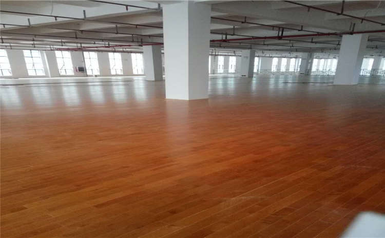 綃悆鍦烘湪鍦版澘