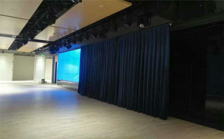 五角楓NBA籃球場(chǎng)木地板價(jià)格是多少錢？