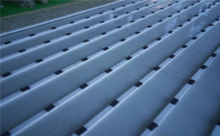 拼接板木地板籃球館多少錢一平米？