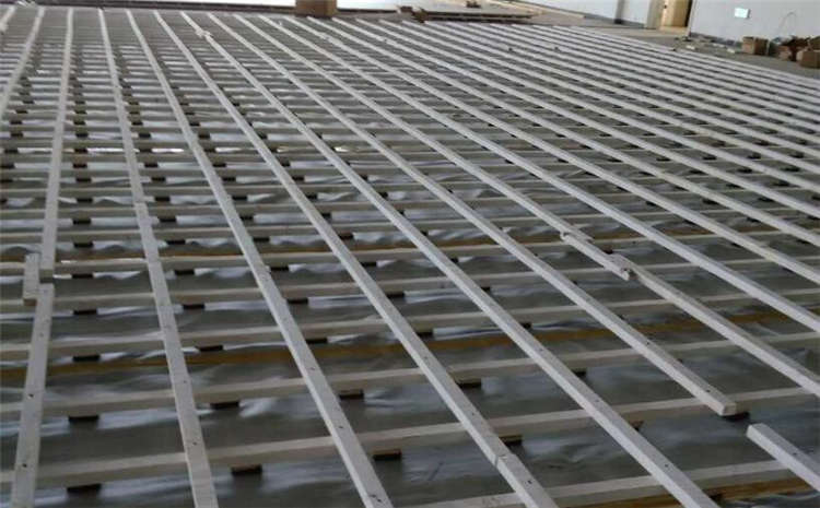 硬木企口乒乓球館木地板**是多少錢？