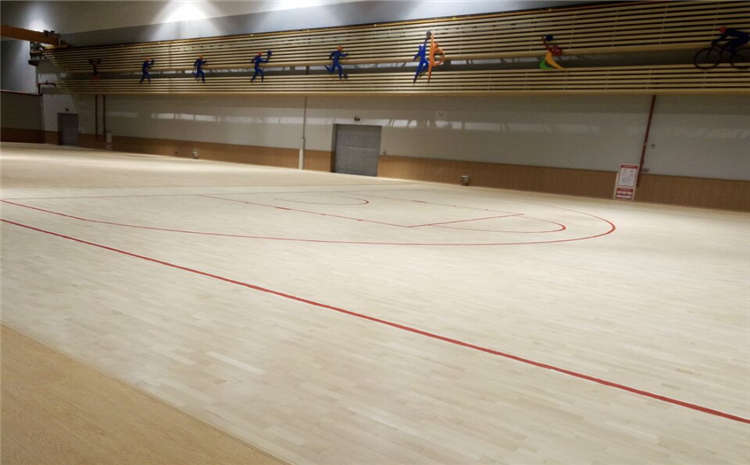學(xué)?；@球館木地板有什么特點？
