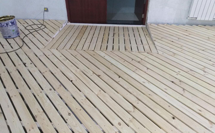 學(xué)校羽毛球館木地板價格是多錢？