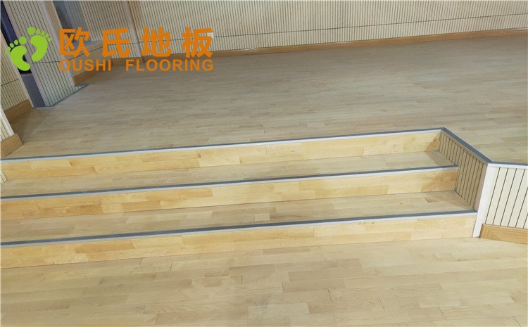 上海豐莊西路綠地小學(xué)舞臺(tái)木地板案例