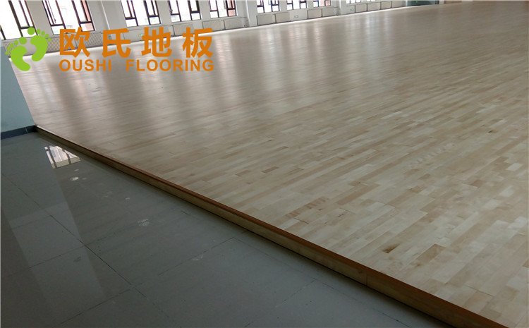 北京順義區(qū)趙全營鎮(zhèn)天順小學籃球館木地板圖片
