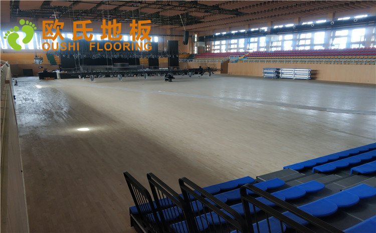 寶雞職業(yè)技術(shù)學(xué)院體育館木地板圖片